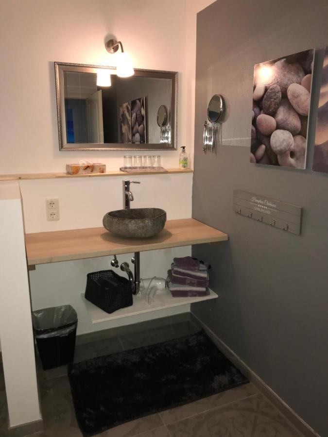 Apartment 53qm Im Architektenhaus - 2 Schlafzimmer Mit Kueche Und Bad, Nur 2min Von A8 - Ruhig Und Modern *